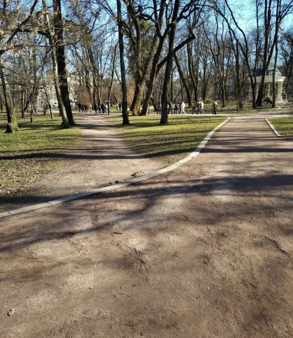 Львів’яни скаржаться на велосипедистів у парку Франка
