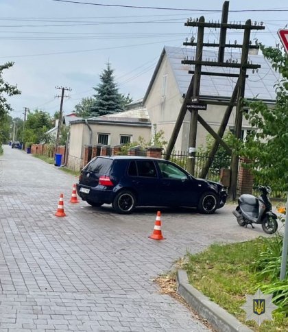 На Львівщині у зіткненні з Volkswagen Golf постраждав неповнолітній водій скутера