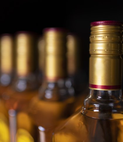 Працівницю горілчаного заводу на Львівщині оштрафували за спробу збути незаконно виготовлений алкоголь