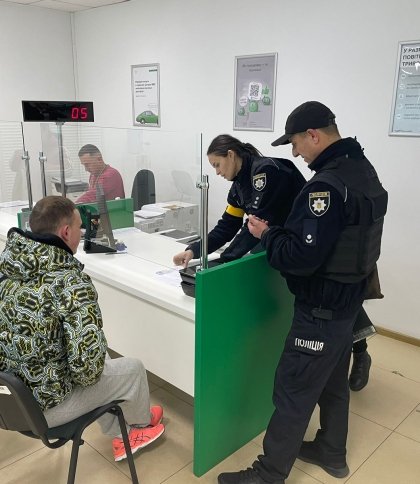 У Червонограді чоловік намагався обміняти фальшиве посвідчення водія