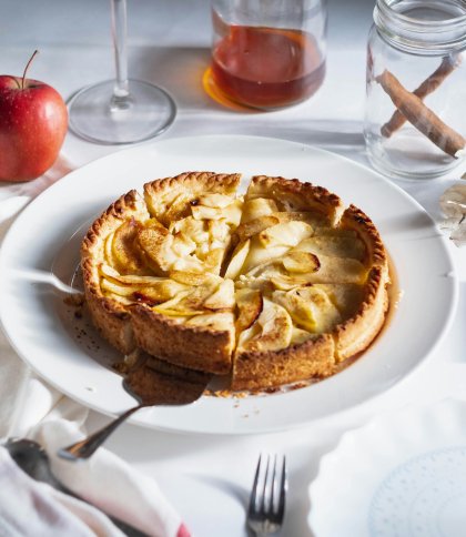 Рецепт пирога з карамелізованими яблуками