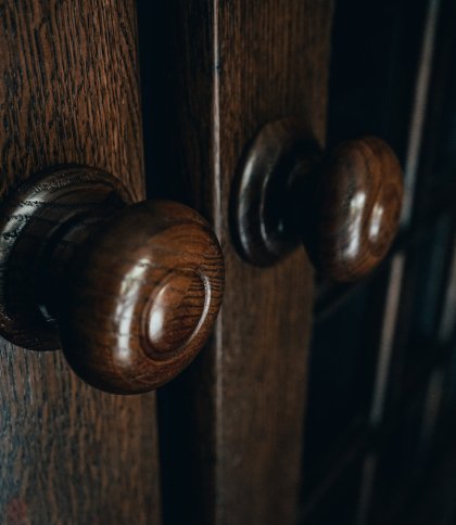 У Львові відреставрували старовинні двері-віяло