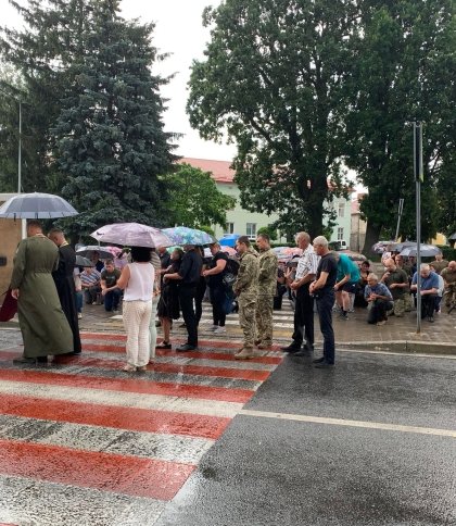 На Львівщині попрощались з батьком 8 дітей, який загинув на фронті