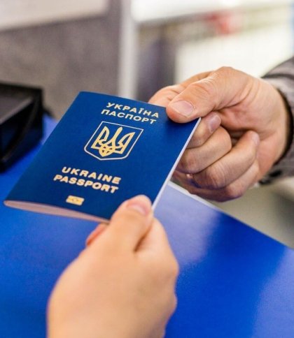 Уряд продовжив термін дії українських паспортів: деталі