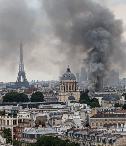 В історичному районі Парижу стався гучний вибух (відео)