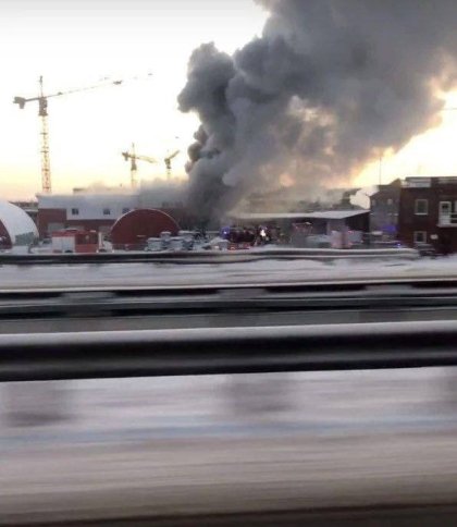 У Санкт-Петербурзі сталася масштабна пожежа: горить виробниче приміщення заводу