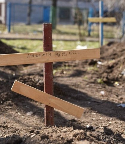 У Маріуполі поновили ексгумацію: тіла без ідентифікації ховають у братську могилу