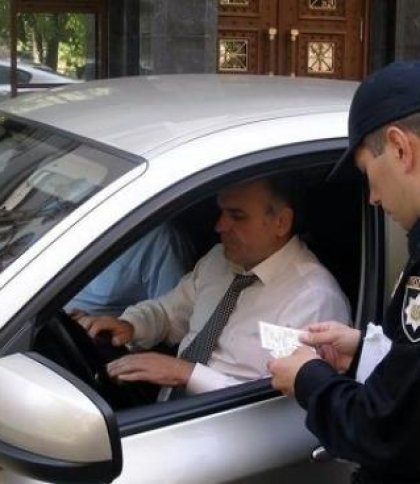 Надзвичайний стан на Львівщині: перевірятимуть документи та оглядатимуть автомобілі