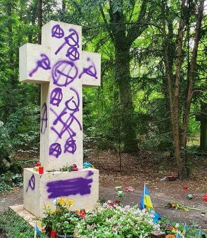 Вандали осквернили могилу Степана Бандери у Мюнхені