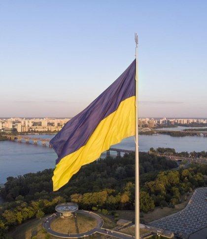 У Києві буревій пошкодив найбільший прапор України