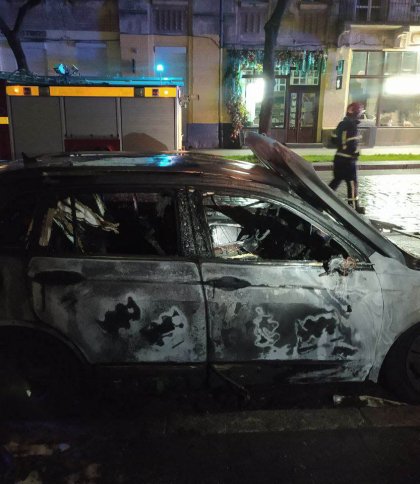 Уночі у Львові на вулиці Бандери згорів кросовер Volkswagen Tiguan (фото)