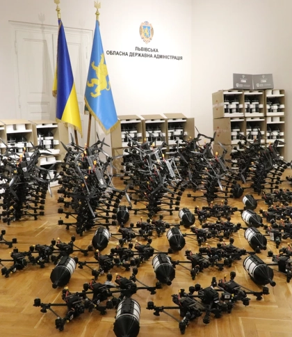 Львівщина передала військовим 150 квадрокоптерів з оптоволокном та станції керування