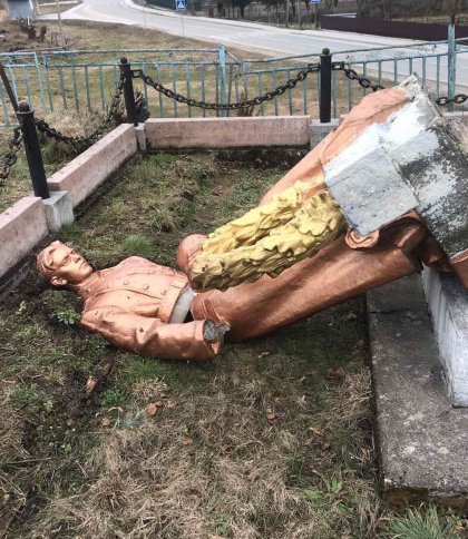 Декомунізація продовжується: на Львівщині знесли пам’ятники радянським солдатам
