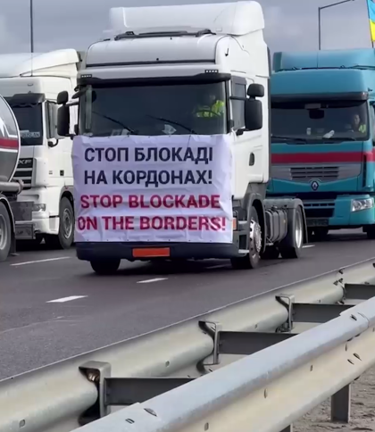 Протести на кордоні набирають обертів, поляки посилюють блокаду, а українські водії протестують у відповідь, скриншот з відео