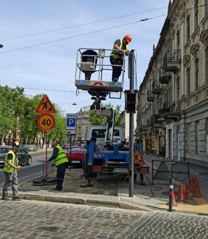 У Львові нарешті запрацював світлофор на вулиці Бандери-Героїв УПА