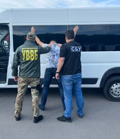 На Львівщині затримали керівника благодійного фонду, який незаконно переправляв чоловіків через кордон