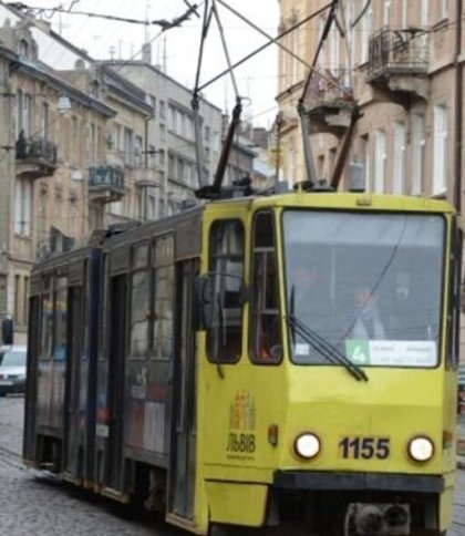 У Львові на вулиці І. Франка обірвались трамвайні дроти, водіїв просять оминати