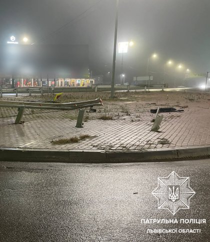 П’яний водій Peugeot протаранив «кільце» на об’їзній дорозі Львова