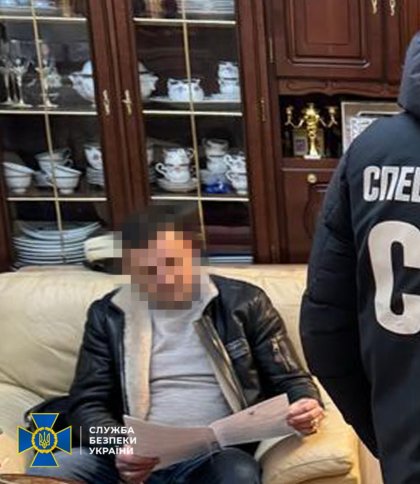 Судді на Одещині за хабарі допомагали ухилянтам виїжджати за кордон, залишаючи за ними опіку над дітьми