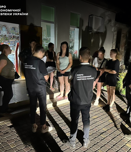 Чоловіка та жінку на Одещині судитимуть за продаж сурогатного алкоголю, від якого померло 8 людей