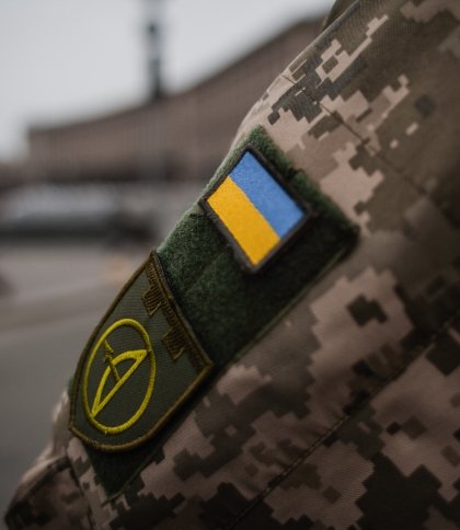 Український прапор на формі військового