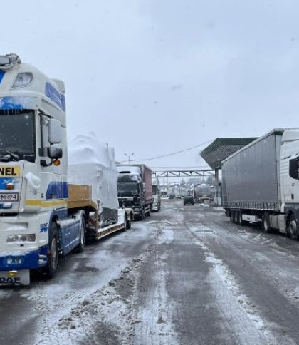 Вантажівки на кордоні, фото ілюстративне
