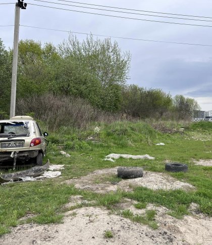 У Львові вандали пошкодили машину, яку невідомі залишили на початку вторгнення