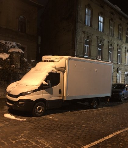 А раптом там вибухівка: у Львові містяни поскаржилися на підозрілу вантажівку