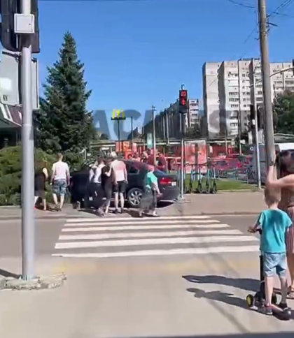 Стало зле за кермом: у Львові Kia збило 22-річну жінку на тротуарі
