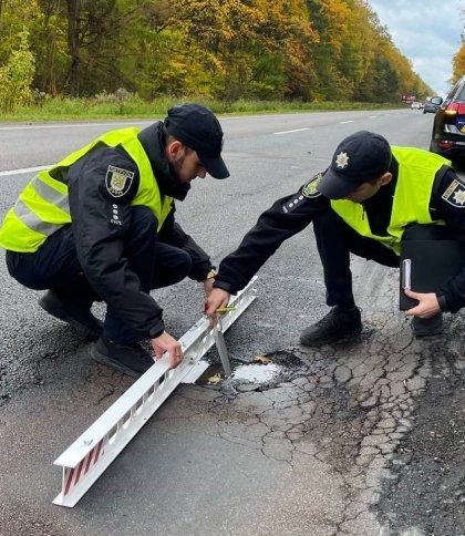 Перевіряють стан доріг та наявність розмітки: на Львівщині поліцейські оглядають автошляхи