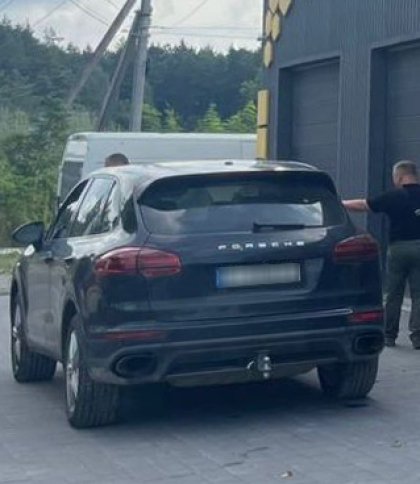 Двох працівників автосервісу застрелили в офісі біля Львова