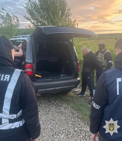 Поліцейські Львівщині затримали чоловіка, який за 11 тис. доларів перевозив ухилянта до Румунії