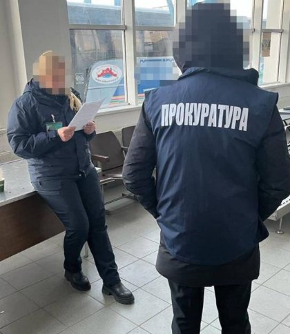 Інспекторка Львівської митниці повторно брала хабарі за перетин кордону