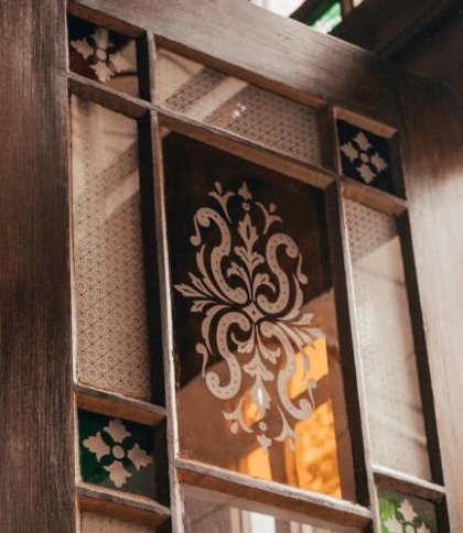 У Львові відновили історичні двері з вітражами