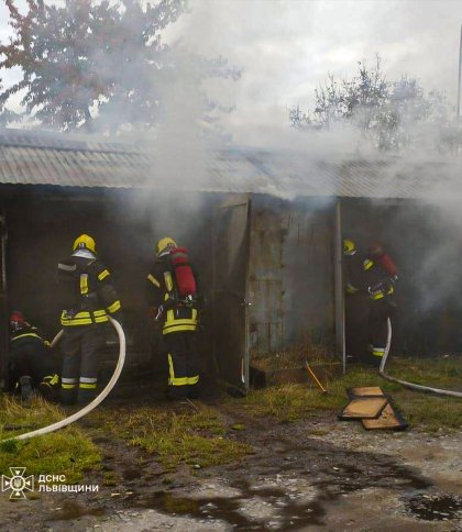 Через пожежу в гаражному кооперативі у Золочеві ледь не згоріло сім сусідніх боксів