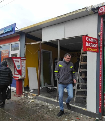 У Львові знову зносять скандальний кіоск біля Нового ЦУМу