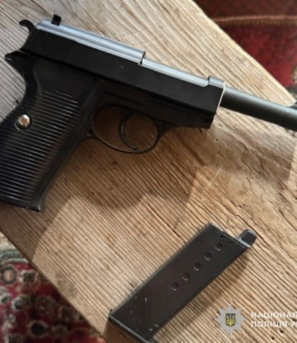 На Львівщині 54-річний чоловік зі страйкбольного пістолета поранив жінку