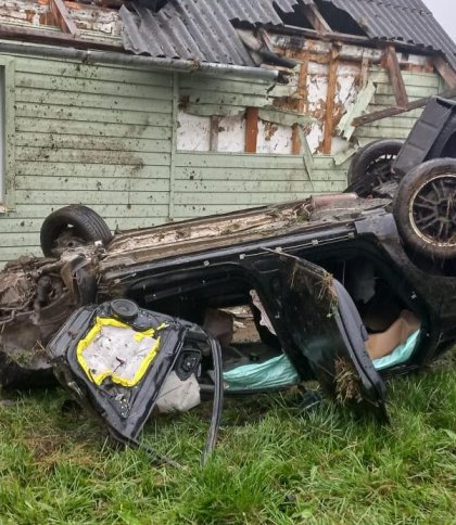 На Львівщині авто в’їхало у будинок: водій загинув