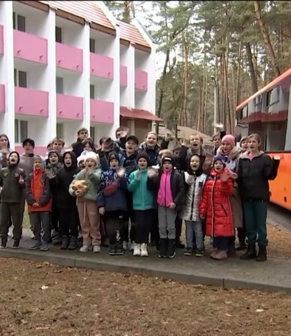 Українських дітей привезли в білоруський табір, фото «Радіо Свобода»