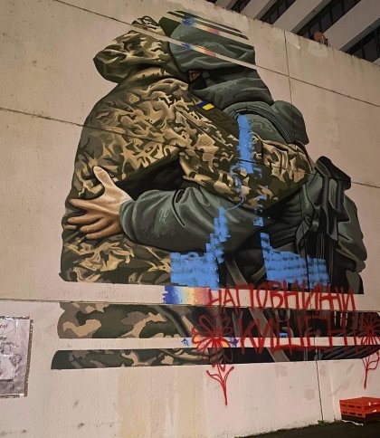 Австралійський художник усю ніч зафарбовував мурал, який викликав осуд українців