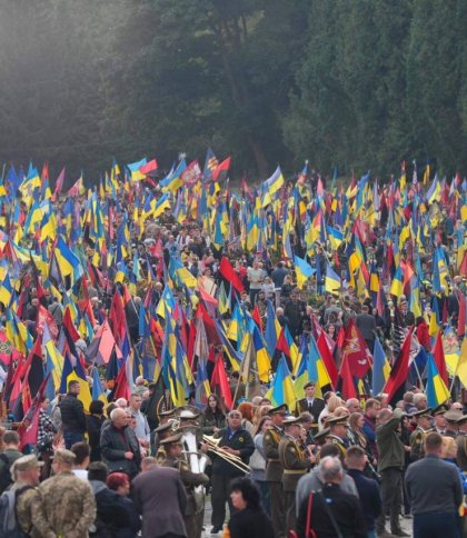 Сотні львів’ян прийшли на Личаківське кладовище вшанувати полеглих Героїв (ФОТО)