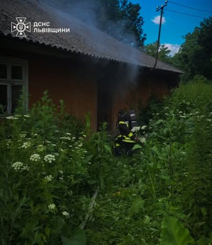 47-річного мешканця Самбірщини госпіталізували через пожежу в будинку