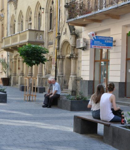 Антимонопольники викрили змову при закупівлі лавок для центру Львова