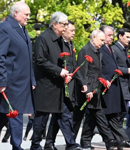 Лідери країн ОДКБ кладуть квіти на пам'ятник жертвам ДСВ