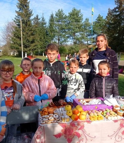 Школярі з Яворівщини на благодійному ярмарку зібрали 17 тисяч гривень для ЗСУ