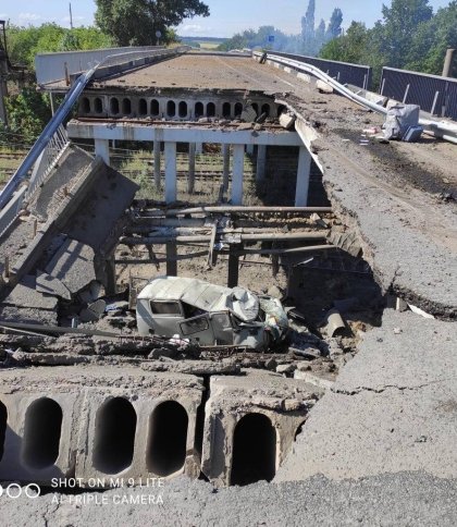 Вантажівка не проїде: росіяни нищать дороги та мости, що ведуть до Лисичанська