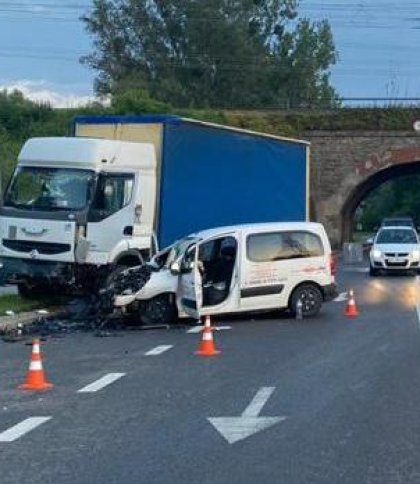 У Львові зіткнулись вантажівка та мікроавтобус: троє людей травмовані