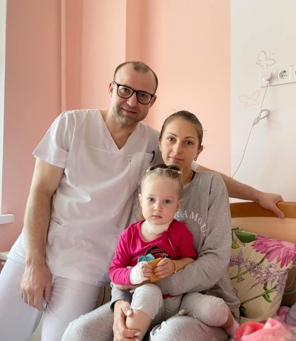 Гулька на шиї ледь не вбила 2-річну дитину: львівські лікарі врятували дівчинку з рідкісною патологією