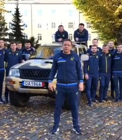 Автомобіль для ЗСУ замість преміальних: гравці збірної України з футзалу допомогли військовим