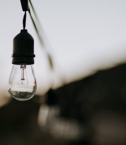 На Львівщині внаслідок російської атаки ввели графіки погодинних відключень світла